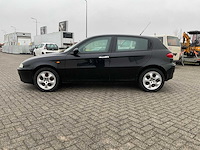 Alfa romeo - 2005 - 147 - personenauto - afbeelding 11 van  14