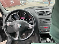 Alfa romeo - 2005 - 147 - personenauto - afbeelding 6 van  18
