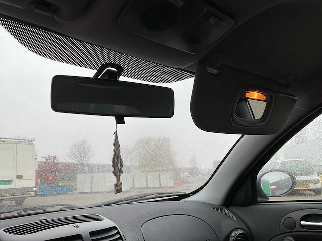 Alfa romeo - 2005 - 147 - personenauto - afbeelding 9 van  18