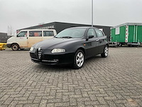 Alfa romeo - 2005 - 147 - personenauto - afbeelding 16 van  18