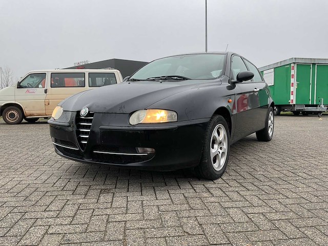 Alfa romeo - 2005 - 147 - personenauto - afbeelding 9 van  13