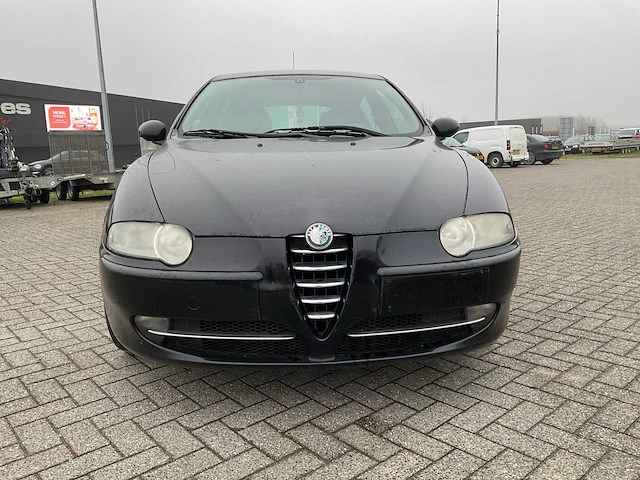 Alfa romeo - 2005 - 147 - personenauto - afbeelding 10 van  13