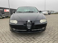 Alfa romeo - 2005 - 147 - personenauto - afbeelding 10 van  13