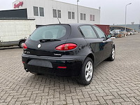 Alfa romeo - 2005 - 147 - personenauto - afbeelding 12 van  13