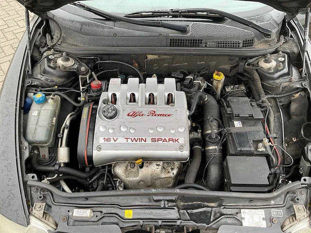 Alfa romeo - 2005 - 147 - personenauto - afbeelding 2 van  18