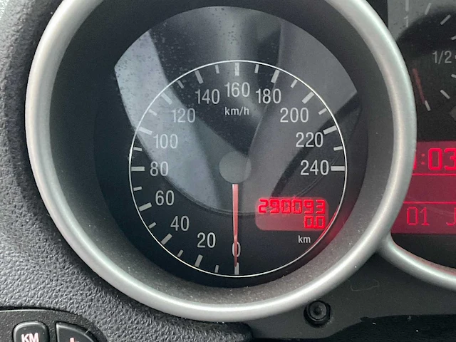 Alfa romeo - 2005 - 147 - personenauto - afbeelding 15 van  18