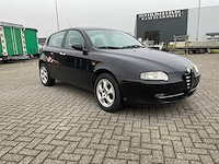 Alfa romeo - 2005 - 147 - personenauto - afbeelding 8 van  13