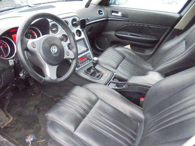 Alfa romeo - 2007 - 159 - 2.2 jts sport - 63-tp-zf - afbeelding 11 van  14