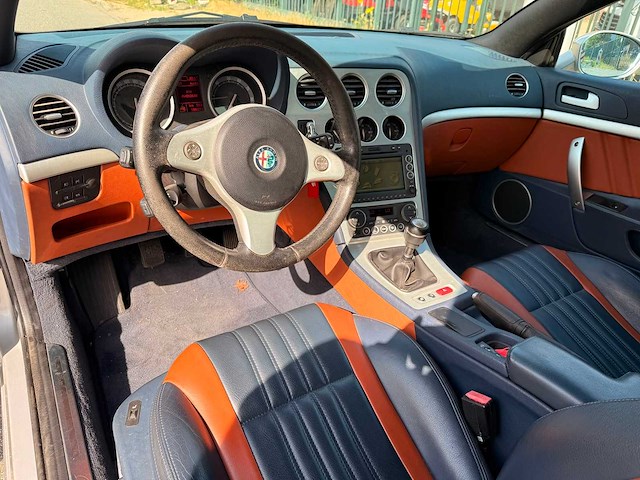 Alfa romeo - 2008 - spider - 3.2 jts q4 exclusive - personenauto - afbeelding 6 van  24