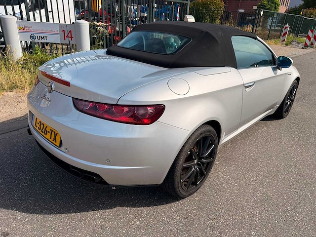 Alfa romeo - 2008 - spider - 3.2 jts q4 exclusive - personenauto - afbeelding 24 van  24