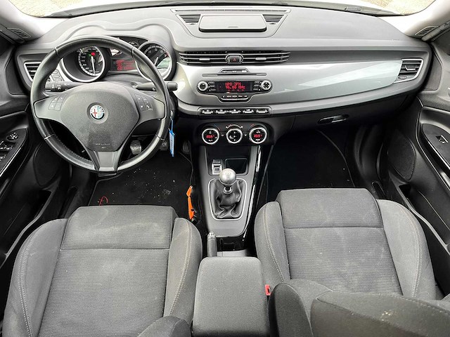 Alfa romeo - 2011 - giulietta - 1.4 turbo distinctive - personenauto - afbeelding 4 van  16