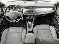 Alfa romeo - 2011 - giulietta - 1.4 turbo distinctive - personenauto - afbeelding 4 van  16