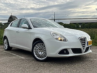 Alfa romeo - 2011 - giulietta - 1.4 turbo distinctive - personenauto - afbeelding 1 van  16