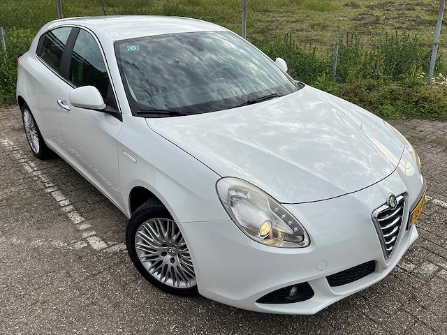 Alfa romeo - 2011 - giulietta - 1.4 turbo distinctive - personenauto - afbeelding 9 van  16