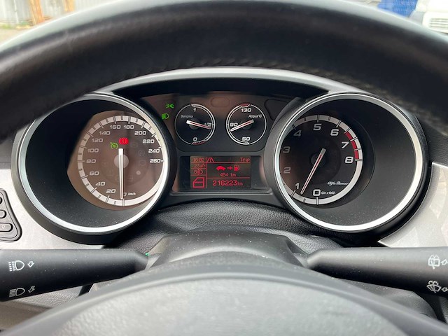 Alfa romeo - 2011 - giulietta - 1.4 turbo distinctive - personenauto - afbeelding 14 van  16