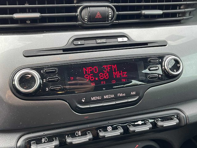 Alfa romeo - 2011 - giulietta - 1.4 turbo distinctive - personenauto - afbeelding 16 van  16