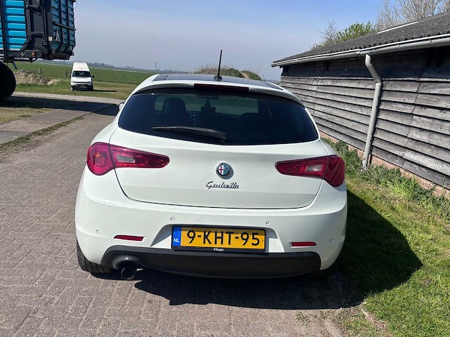Alfa romeo - 2013 - giulietta - 1.4 t bns exec - personenauto - afbeelding 11 van  14