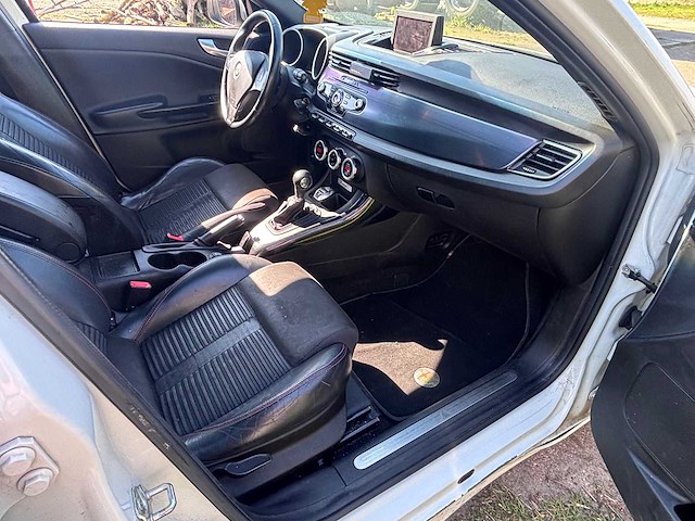 Alfa romeo - 2013 - giulietta - 1.4 t bns exec - personenauto - afbeelding 9 van  30