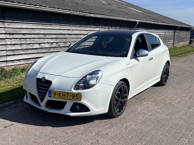 Alfa romeo - 2013 - giulietta - 1.4 t bns exec - personenauto - afbeelding 1 van  30
