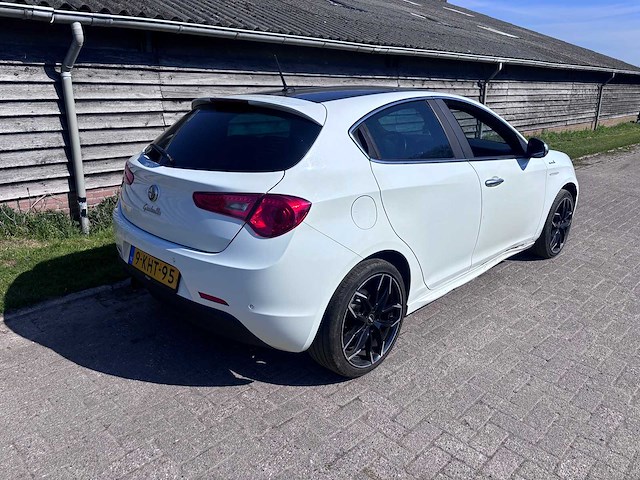 Alfa romeo - 2013 - giulietta - 1.4 t bns exec - personenauto - afbeelding 18 van  30