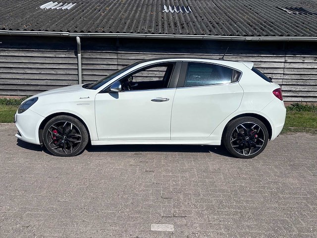 Alfa romeo - 2013 - giulietta - 1.4 t bns exec - personenauto - afbeelding 12 van  30