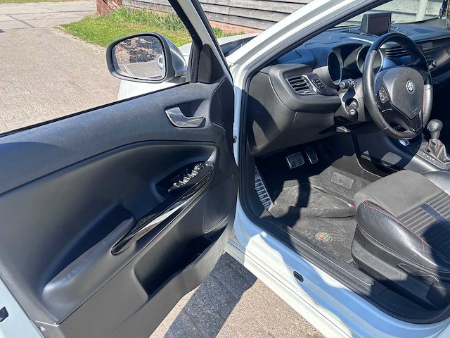 Alfa romeo - 2013 - giulietta - 1.4 t bns exec - personenauto - afbeelding 26 van  30