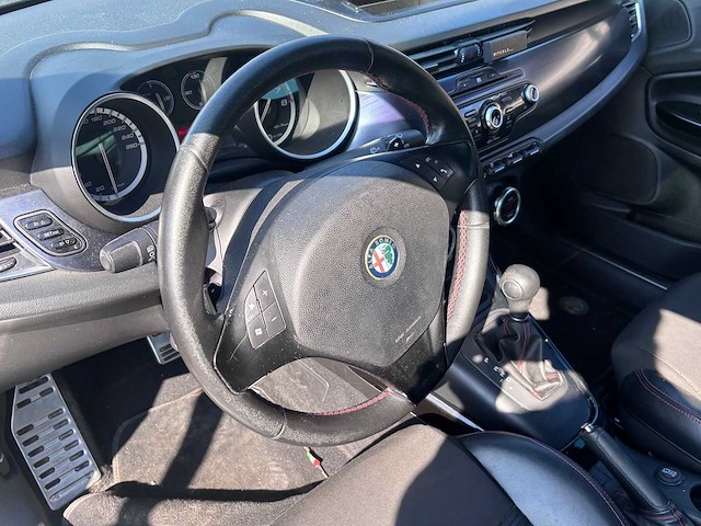 Alfa romeo - 2013 - giulietta - 1.4 t bns exec - personenauto - afbeelding 29 van  30