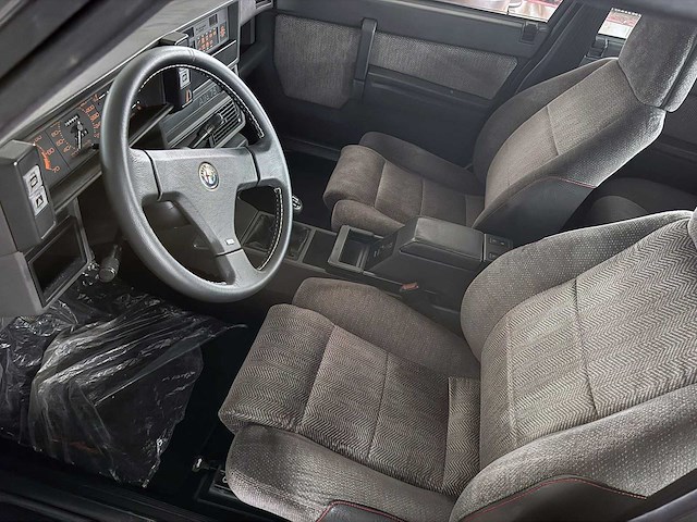 Alfa romeo - 75 - turbo america - oldtimer - afbeelding 6 van  14