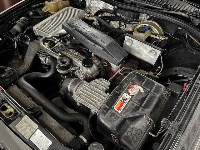 Alfa romeo - 75 - turbo america - oldtimer - afbeelding 11 van  14