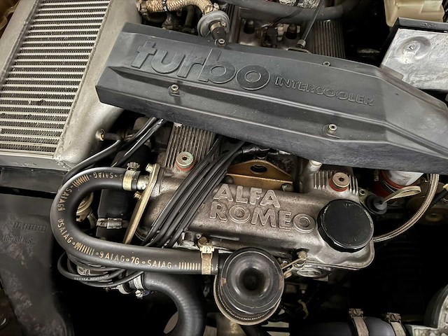 Alfa romeo - 75 - turbo america - oldtimer - afbeelding 13 van  14