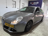 Alfa romeo - giulietta - 1.4 t distinctive - 94-rzf-8- 2011 - afbeelding 1 van  16