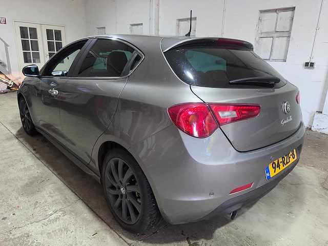Alfa romeo - giulietta - 1.4 t distinctive - 94-rzf-8- 2011 - afbeelding 9 van  16