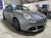 Alfa romeo - giulietta - 1.4 t distinctive - 94-rzf-8- 2011 - afbeelding 11 van  16