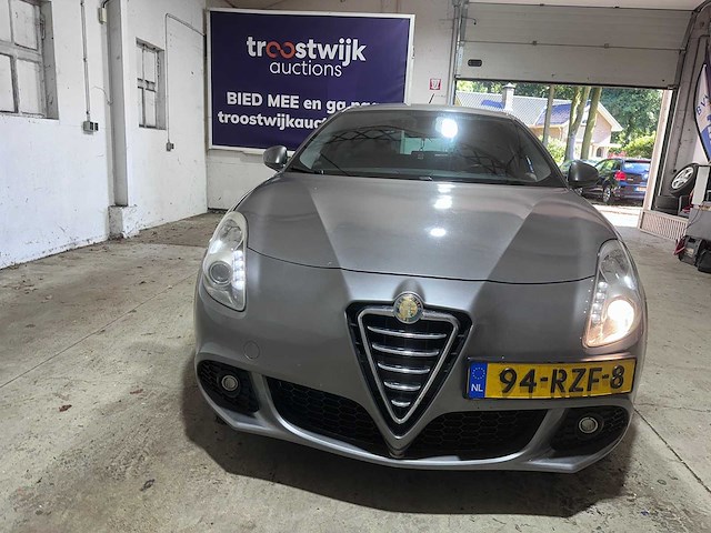 Alfa romeo - giulietta - 1.4 t distinctive - 94-rzf-8- 2011 - afbeelding 12 van  16