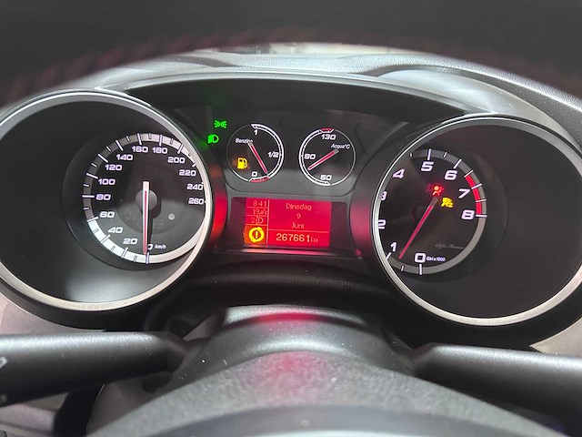 Alfa romeo - giulietta - 1.4 t distinctive - 94-rzf-8- 2011 - afbeelding 15 van  16