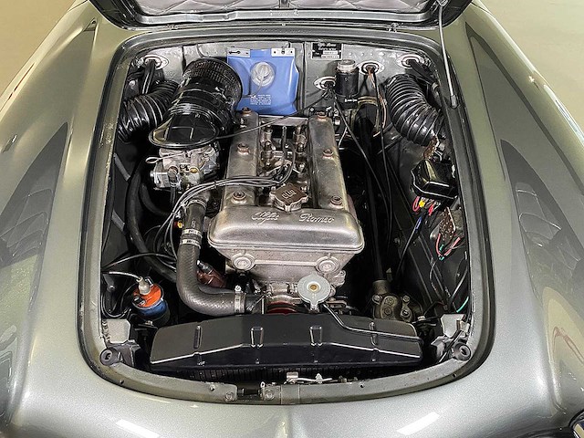 Alfa romeo - giulietta spider - cabriolet - oldtimer - afbeelding 36 van  55