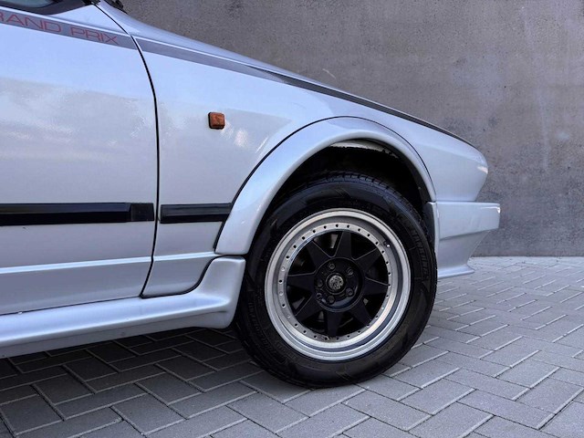 Alfa romeo - gtv 6 - grand prix edition - 2.5 v6 - 1986 - py-32-tt - afbeelding 2 van  31