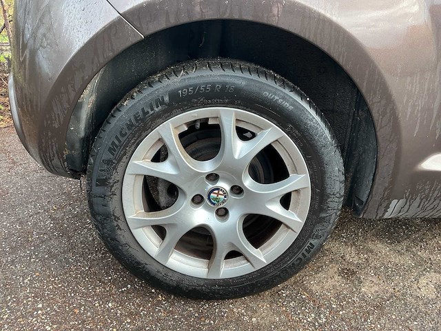 Alfa romeo - mito - 1.3 jtdm eco dist. - 21-tjg-8 - afbeelding 15 van  16