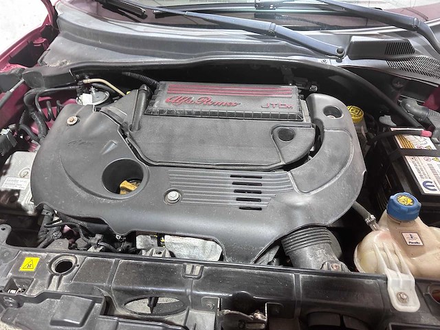 Alfa romeo - mito - 1.3 jtdm eco essent. - 30-rfr-5- 2011 - afbeelding 12 van  19