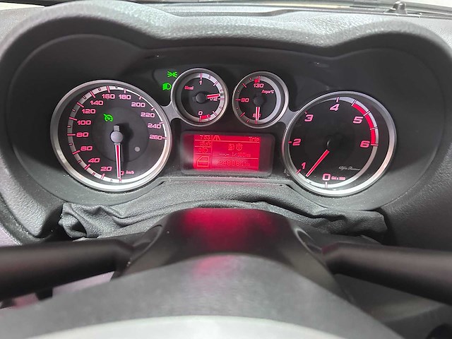 Alfa romeo - mito - 1.3 jtdm eco essent. - 30-rfr-5- 2011 - afbeelding 19 van  19