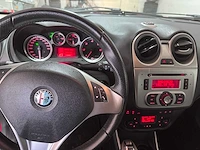 Alfa romeo - mito - 1.3 jtdm eco essent. - 30-rfr-5- 2011 - afbeelding 17 van  19