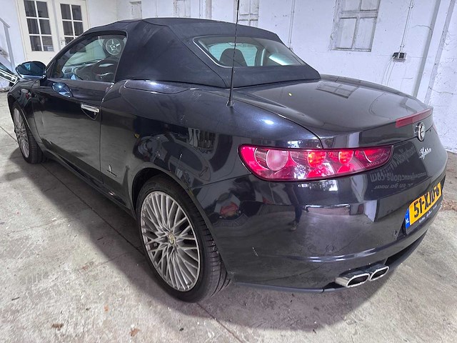 Alfa romeo - spider - 2.4 jtd exclusive - 51-xjd-6- 2008 - afbeelding 9 van  16