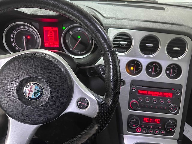 Alfa romeo - spider - 2.4 jtd exclusive - 51-xjd-6- 2008 - afbeelding 9 van  10