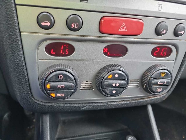 Alfa romeo 147 1.6 ts edizione limitata 2003 | 77-lz-pt - afbeelding 16 van  26