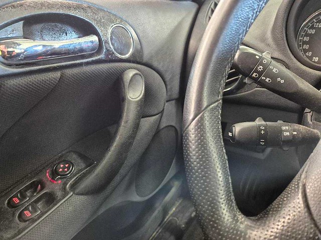 Alfa romeo 147 1.6 t.spark veloce business, 98-xr-vl - afbeelding 2 van  16