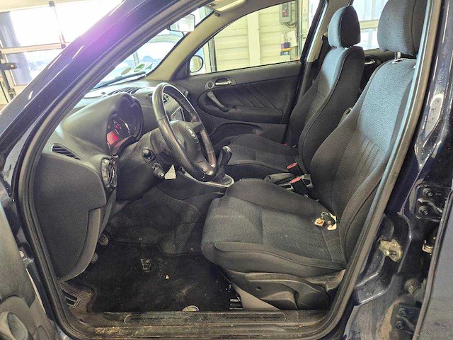 Alfa romeo 147 1.6 t.spark veloce business, 98-xr-vl - afbeelding 4 van  5