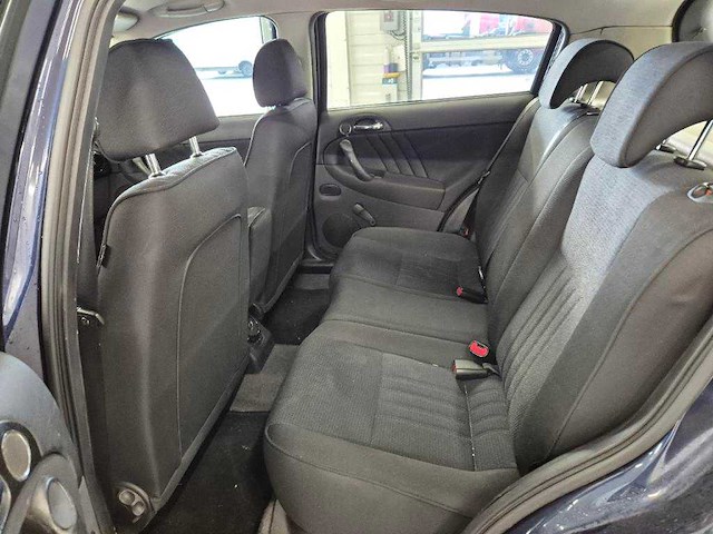 Alfa romeo 147 1.6 t.spark veloce business, 98-xr-vl - afbeelding 7 van  16