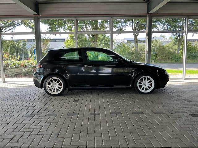 Alfa romeo 147 gta | 3.2 liter busso v6 | 250 pk | 2003 | youngtimer | handgeschakeld | 3 deurs | voorwielaandrijving | btw auto - afbeelding 34 van  34