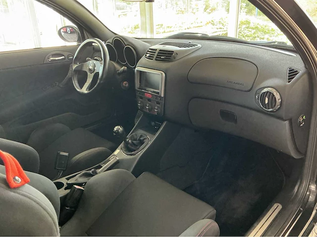Alfa romeo 147 gta | 3.2 liter busso v6 | 250 pk | 2003 | youngtimer | handgeschakeld | 3 deurs | voorwielaandrijving | btw auto - afbeelding 8 van  38