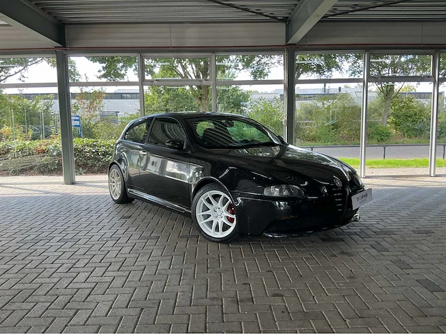Alfa romeo 147 gta | 3.2 liter busso v6 | 250 pk | 2003 | youngtimer | handgeschakeld | 3 deurs | voorwielaandrijving | btw auto - afbeelding 23 van  38